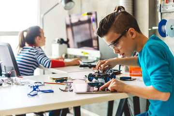 Fixing robotic car toy for school project