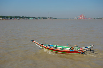 ヤンゴン川　風景
