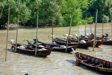 ミャンマー　ダラ地区　ボート