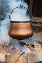 Kessel &uuml;ber Feuerstelle