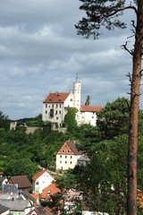 Obraz premium Gößweinstein, Wallfahrtsbasilika und Schloss