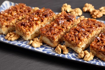 Cake with walnuts.