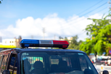 警察車両　鎮圧