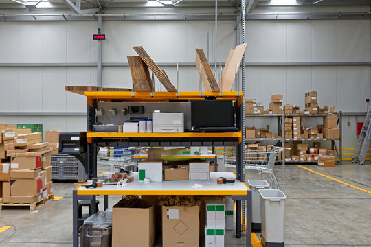 Packing Table Delivery Warehouse