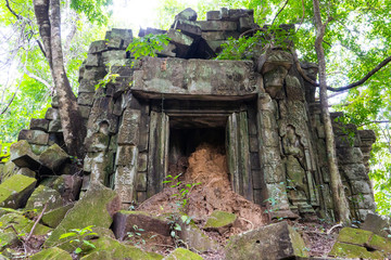 Fototapeta premium ruin at Beng Mealea temple