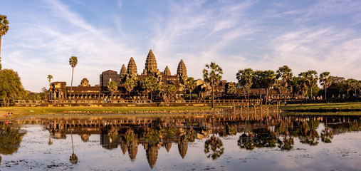 Obraz premium Wide panorama of Angkor Wat at Sunset