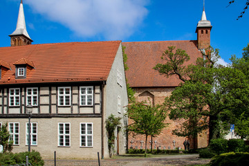 Fototapeta na wymiar Kloster, Klostermauer, Klostergebäude, Sakral, Kirche, Ribnitz 