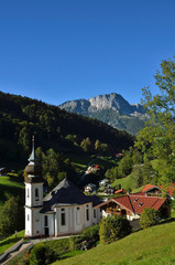 Fototapeta na wymiar Wallfahrtskirche Maria Gern vor Untersberg, Berchtesgaden