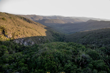Fototapeta na wymiar Paisagem de um vale com serras