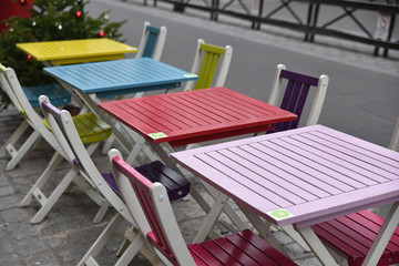 Tables de bar colorées