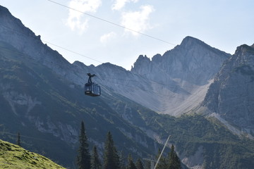 Fototapeta premium Gondelbahn, Berge