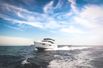 Luxury Motor Boat - 240799320