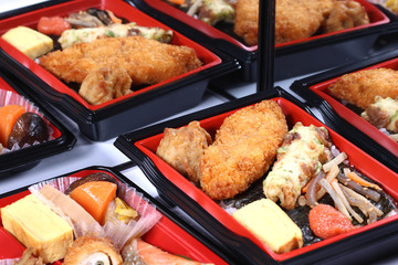 鏡に映る弁当