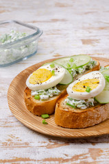 Open sandwich with vegetables