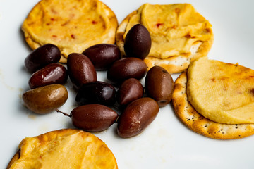 hummus crackers with olives
