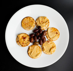 hummus and olives 