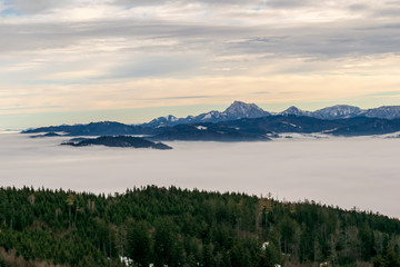 Blick vom Aussichtsturm Lichtenberg bei Attersee in Oberösterreich