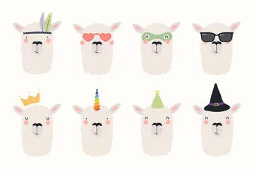  Grote reeks leuke grappige verschillende lama& 39 s in hoeden en glazen. Geïsoleerde objecten op een witte achtergrond. Hand getekend vectorillustratie. Scandinavische stijl plat ontwerp. Concept voor kinderen afdrukken. © Maria Skrigan