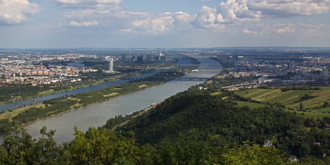 Fototapeta premium View of Vienna from Kahlenberg