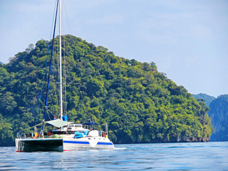 Tour with catamaran in Thailand, Krabi