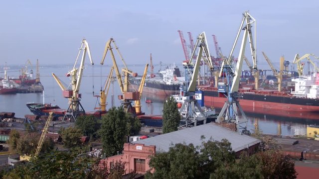4K Shipyard, large commercial shipyard and ships.