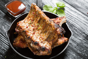 Grilled pork ribs with barbecue sauce