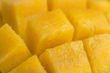 Mangue tranchée en cube en gros plan