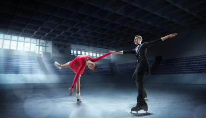 Fototapeta na wymiar Figure skating couple