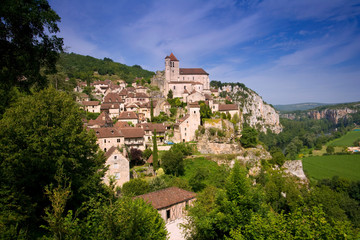 Fototapeta na wymiar Europe, France, Midi Pyrenees, Lot, St Cirq Lapopie, historic clifftop village tourist attraction