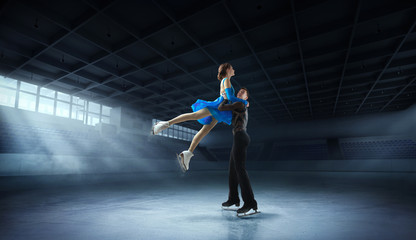 Fototapeta na wymiar Figure skating couple