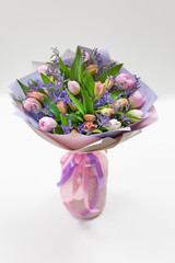 Naklejka premium A touching bouquet of pink tulips in multicolored paper