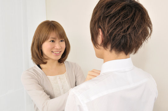 夫のネクタイを締める若い妻 Buy This Stock Photo And Explore Similar Images At Adobe Stock Adobe Stock