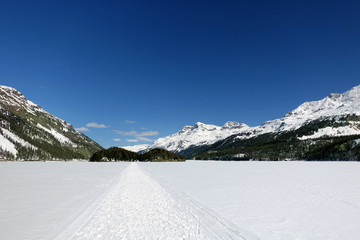Obraz premium Winterlandschaft im Engadin (Schweiz)