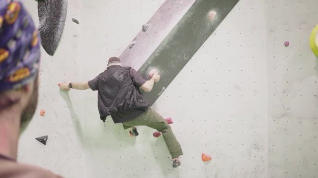 indoor climber climbing bouldering exercise leisure wide shot gimbal man watching