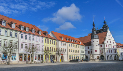 Marktplatz mit Rathaus von Hildburghausen in Thüringen