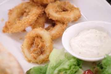 Squid rings fried in batter with white sauce