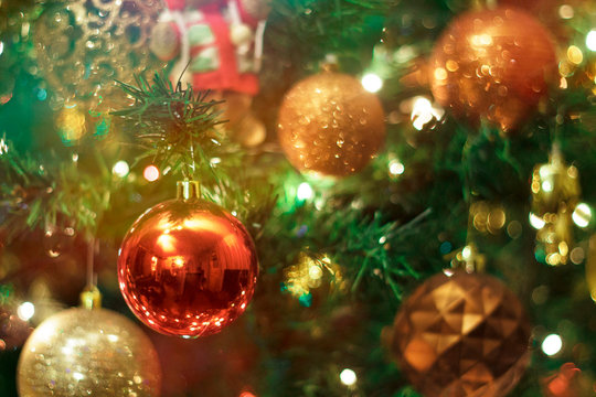 Luces y adornos de Navidad