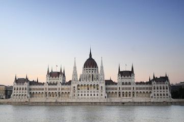 Fototapeta premium View of the Hungarian Parliament Building in Budapest against the background of the evening sky