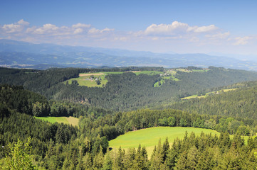 Obraz premium Stunning landscape in Austria with village, forest, mountain and cloud