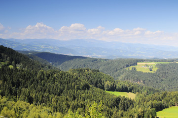 Obraz premium Stunning landscape in Austria with village, forest, mountain and cloud