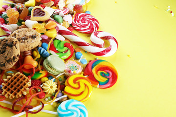 Obraz premium candies with jelly and sugar. colorful array of different childs sweets and treats.