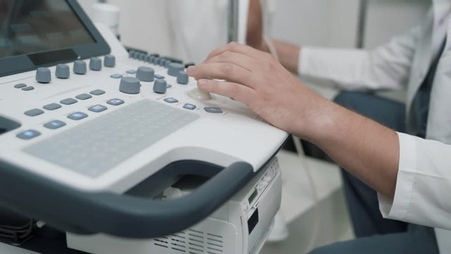Close-up apparatus for ultrasound research while phlebologist works on it