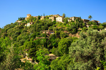 Fototapeta na wymiar Ortsbild Deja auf Mallorca