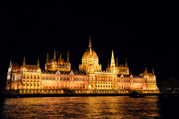 Fototapeta na wymiar night view of parliament, budapest, hungary
