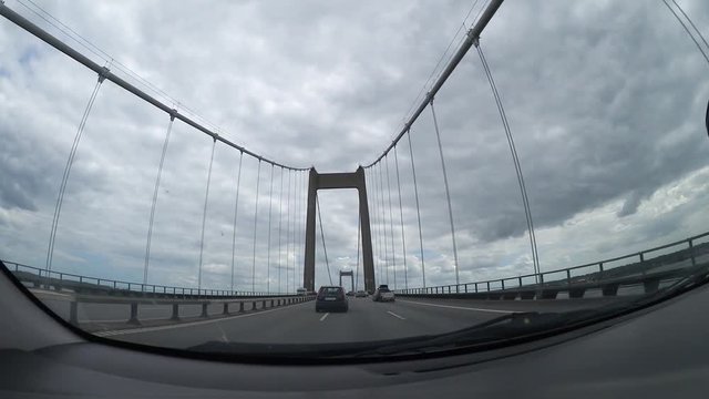 Sopra il ponte di Great Belt in Danimarca