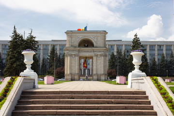 Naklejka premium The center of Chisinau in the Republic of Moldova. Great National Assembly Square, Triumphal Arch.