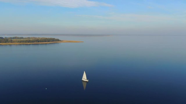 Rejs jachtem żaglowym po śniardwach, Mazury - Polska