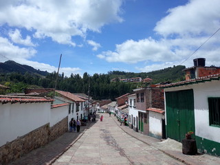 Fototapeta na wymiar A pretty street in Mongui, Colombia
