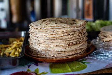 Obraz premium Many freshly cooked pita bread ready to prepare kebab