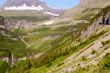 Fototapeta na wymiar Going to the Sun Road in Glacier National Park.